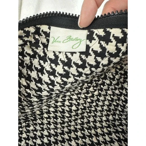 Vera Bradly Red White Black Duffle Traveler Deco Daisy Large Bag Shoulder Staps - Picture 6 of 12